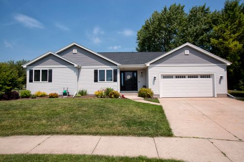 20816591 Celtic Ct, Jackson, WI, 53037-9331 | Card Image