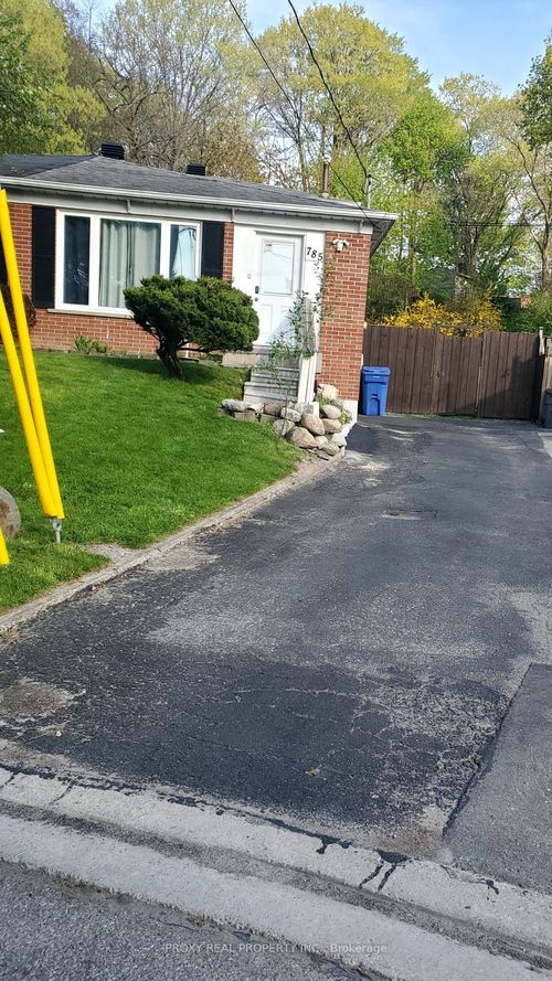 785 Greenfield Cres, Newmarket, ON, L3Y3B2 | Card Image