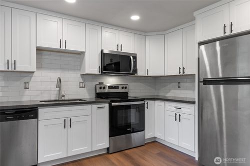 e-10214 13th Avenue Ct E, Tacoma, WA, 98445-6416 | Card Image