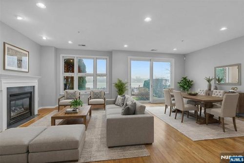 40 Lydia Dr, West New York, NJ, 07093-8366 | Card Image