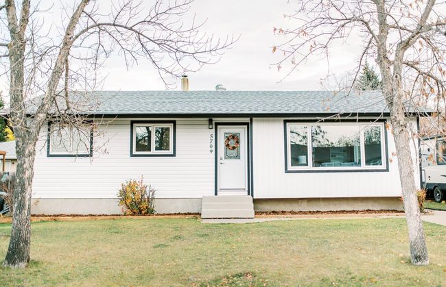 5709 42 Ave, Home with 4 bedrooms, 2 bathrooms and 1 parking in Stettler AB | Image 2