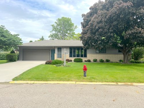 207 1st St Ne, Clarks Grove, MN, 56016-7735 | Card Image