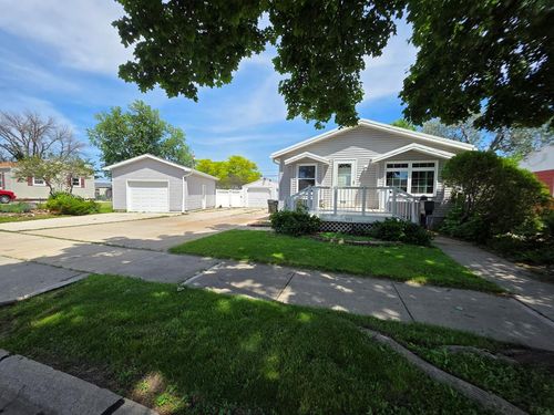 935 S 28th St, Fort Dodge, IA, 50501-6320 | Card Image