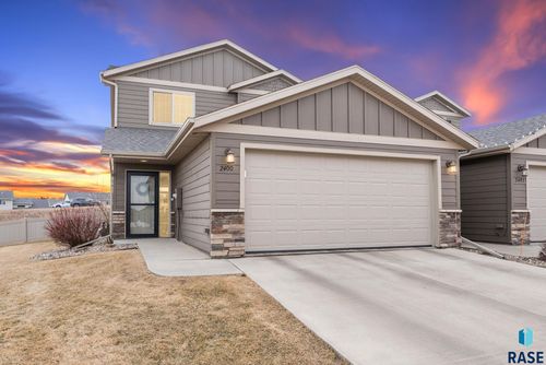 2400 E Meadowside Pl, Sioux Falls, SD, 57108-3705 | Card Image