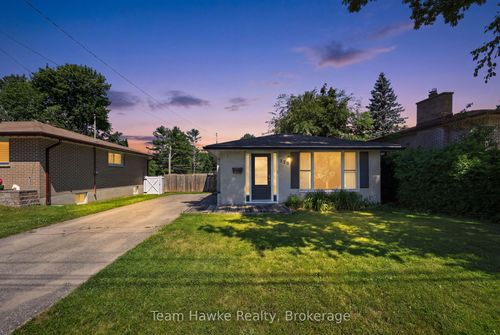 320 Scott St, Midland, ON, L4R2N1 | Card Image