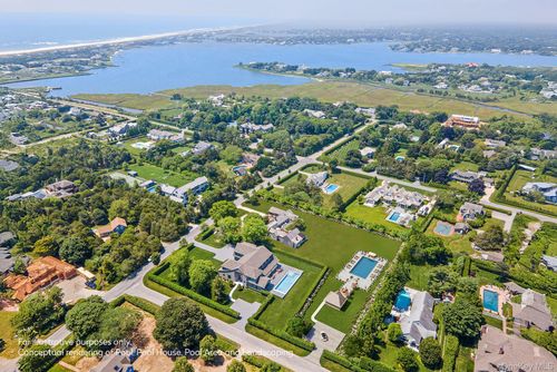 19 Quaquanantuck Ln, Quogue, NY, 11959-4271 | Card Image