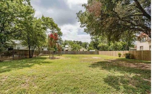 207 N Acorn St, Fredericksburg, TX, 78624-3203 | Card Image