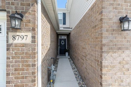 8797 Pioneer St, Washington Twp, MI, 48094-2973 | Card Image