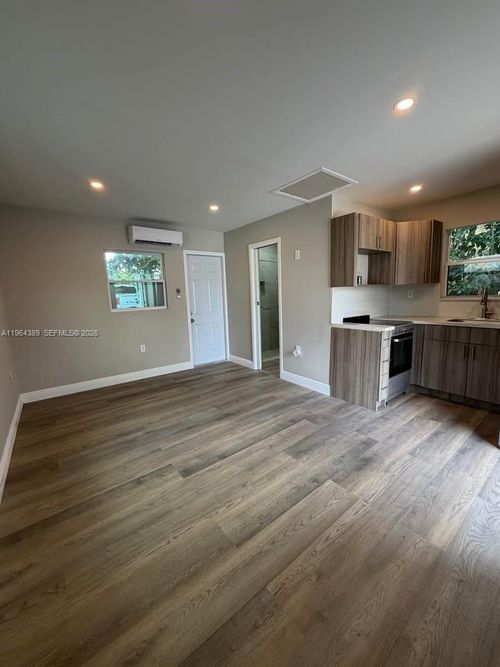 0-1246 Ne 110th Ter, Miami, FL, 33161-7625 | Card Image