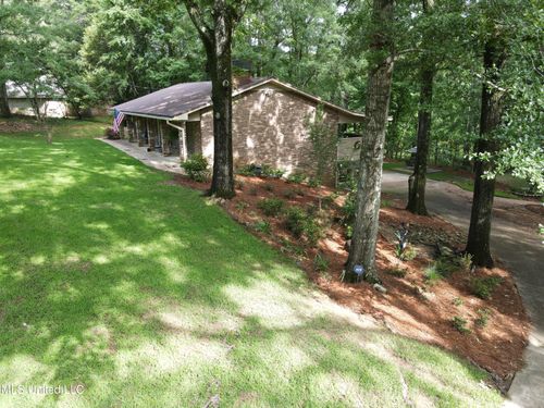 727 Laney Dr, Clinton, MS, 39056-6025 | Card Image