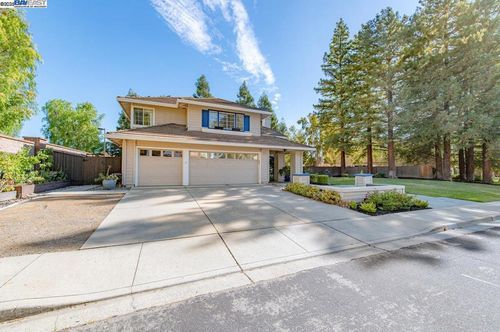 635 Zermatt St, Livermore, CA, 94551-6174 | Card Image