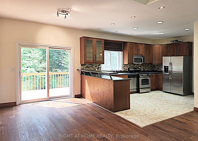 2384 Champlain Rd, House other with 3 bedrooms, 2 bathrooms and 6 parking in Tiny ON | Image 5