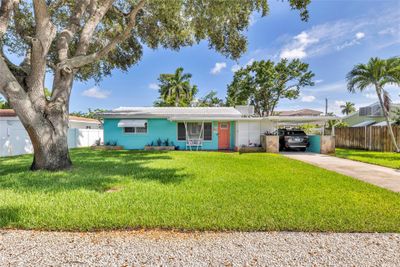 324 Ne 23rd St, House other with 2 bedrooms, 1 bathrooms and null parking in Wilton Manors FL | Image 1