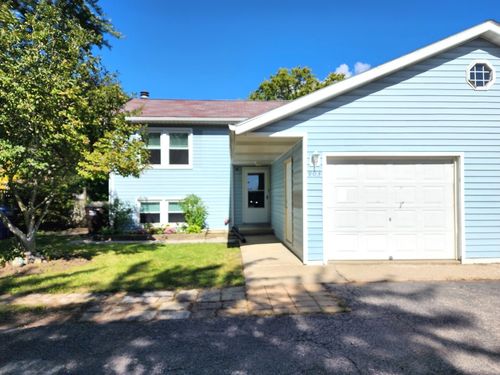 903 E Liberty St, Wauconda, IL, 60084-1531 | Card Image