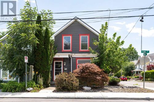 18 Pine St, Kingston, ON, K7K1W1 | Card Image