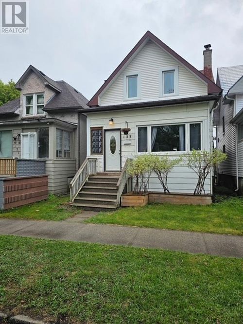 123 Franklin St N, Thunder Bay, ON, P7C4H7 | Card Image