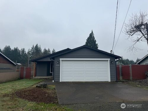 2021 Hay St, Shelton, WA, 98584-2427 | Card Image
