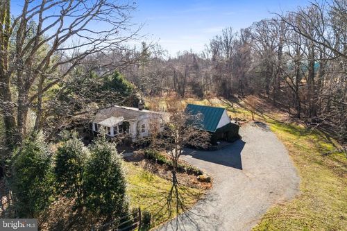 9813 Georgetown Pike, GREAT FALLS, VA, 22066-2662 | Card Image