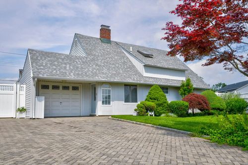 6 Wafer Ln, Wantagh, NY, 11793-1230 | Card Image