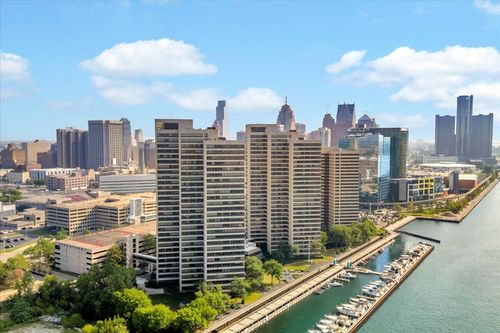8a-1001 W Jefferson Ave, Detroit, MI, 48226-4508 | Card Image