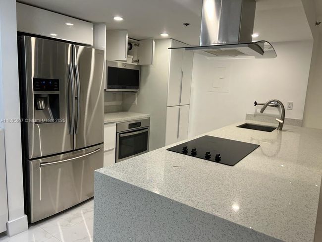 APT-1622 - 7601 E Treasure Dr, Condo with 2 bedrooms, 2 bathrooms and null parking in North Bay Village FL | Image 17