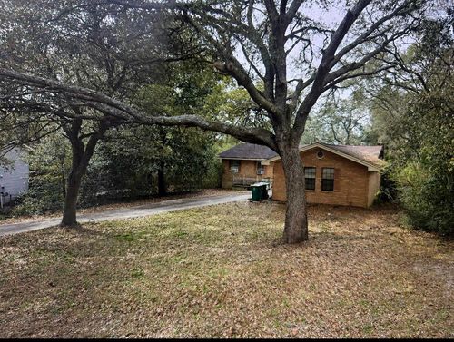 209 Ashley Dr, Crestview, FL, 32536-9290 | Card Image