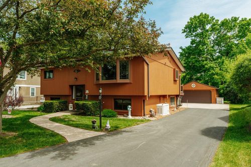 W175S7006 Hiawatha Dr, Muskego, WI, 53150-8847 | Card Image