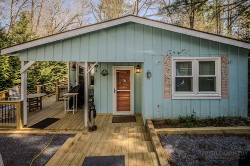 7 Valley Ln, Newland, NC, 28657-8129 | Card Image