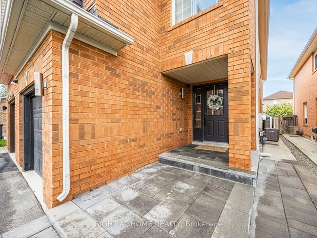 54 Roadmaster Lane, House attached with 4 bedrooms, 3 bathrooms and 2 parking in Brampton ON | Image 4