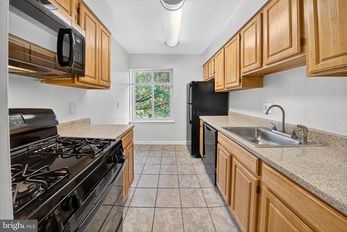 p33-400 Taylor St Ne, WASHINGTON, DC, 20017-1540 | Card Image