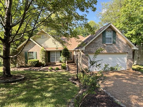 109 Redbud Dr, Hendersonville, TN, 37075-3982 | Card Image