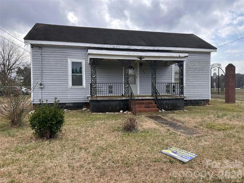 408 Carolina St, Fremont, NC, 27830-7901 | Card Image