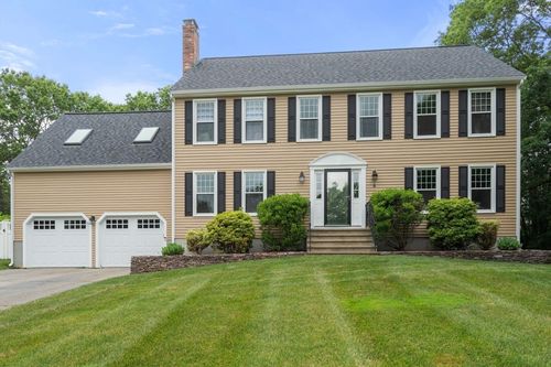6 Magnolia Cir, Norfolk, MA, 02056-1776 | Card Image