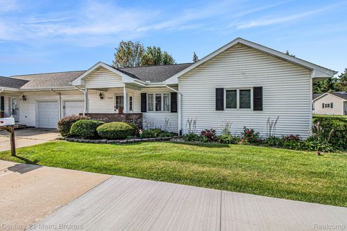 3339 Pine Villa Ct, Grand Blanc, MI, 48439-7937 | Card Image