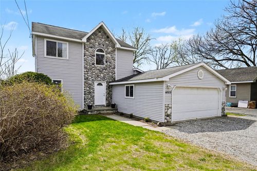 6522 Bennett Lake Rd, Fenton, MI, 48430-9094 | Card Image