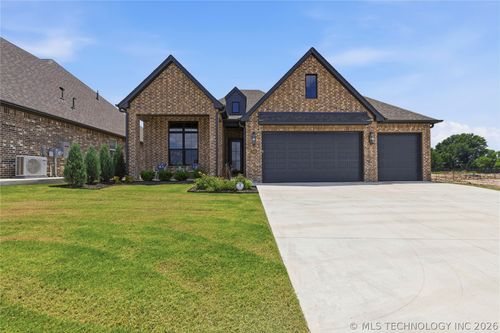 3809 W Laredo Pl, Broken Arrow, OK, 74012-8033 | Card Image