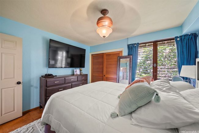 Larger suite upstairs with ceiling fan, large window stack looks out to the trees and directs breezes. | Image 14