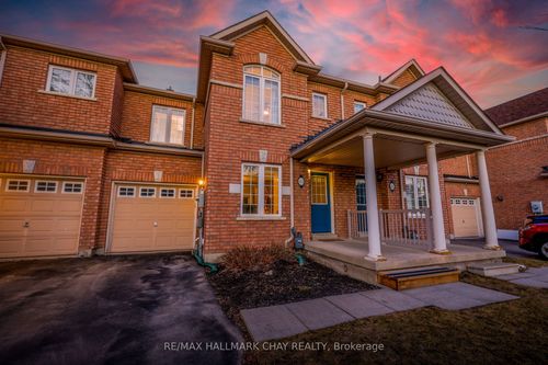 83 Beare Trail, Newmarket, ON, L3X3B3 | Card Image