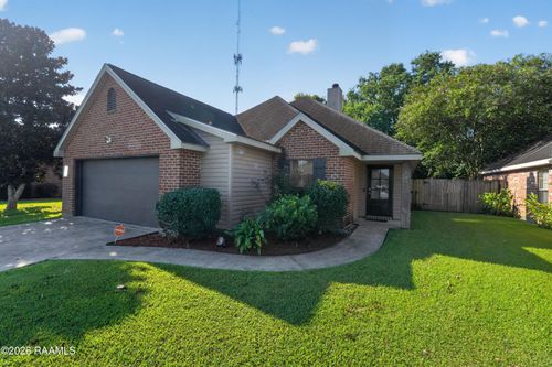 204 Quiet Meadows Dr, Youngsville, LA, 70592-5528 | Card Image