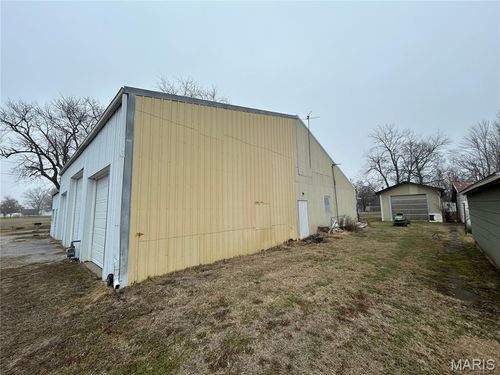 520 11th St, Carrollton, IL, 62016-1218 | Card Image