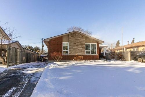 22 Redwing Rd, Hamilton, ON, L9A3Y9 | Card Image