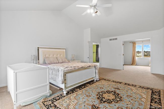 PRIMARY BEDROOM | Image 27