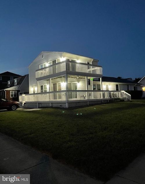 801 W Shore Dr, BRIGANTINE, NJ, 08203-2624 | Card Image