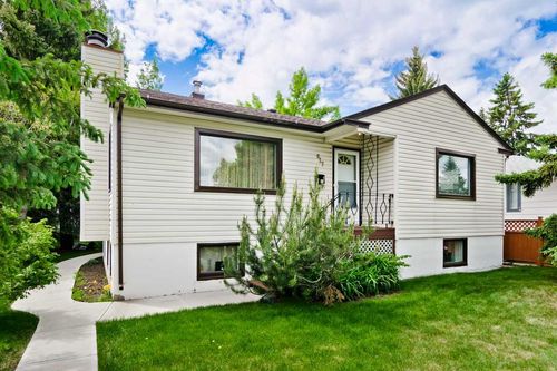 617 17 Ave Ne, Calgary, AB, T2E1M4 | Card Image