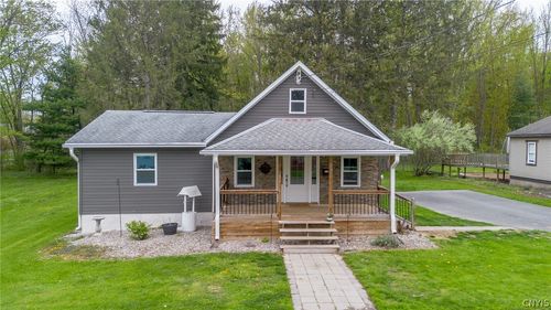 79 E Oneida St, Lysander, NY, 13027-2604 | Card Image