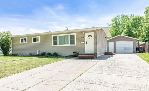 617 Cedar Ln, Moorhead, MN, 56560-3232 | Card Image