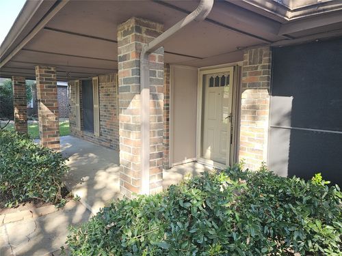 827 Meandering Way, Mesquite, TX, 75150-4342 | Card Image