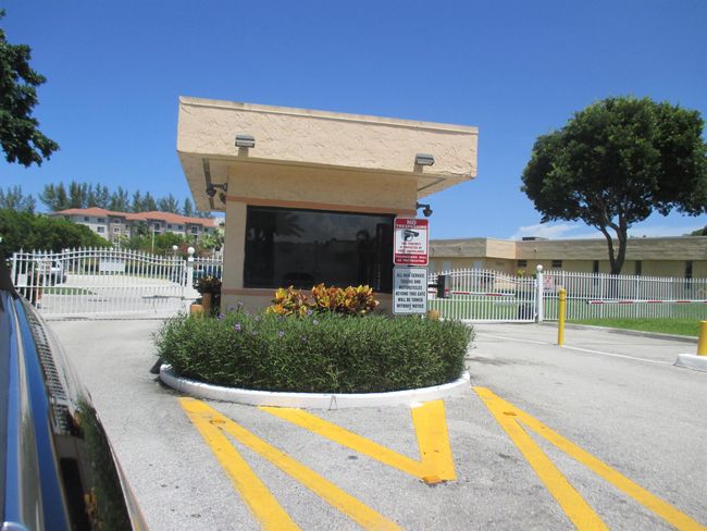 APT-2K - 470 Executive Center Dr, Condo with 1 bedrooms, 1 bathrooms and null parking in West Palm Beach FL | Image 21