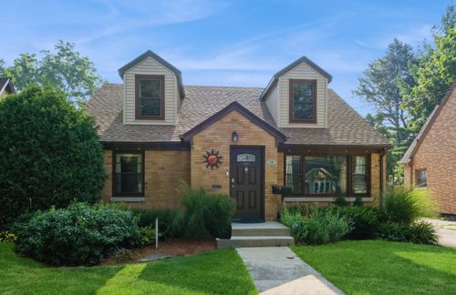 15 N Edison Ave, ELGIN, IL, 60123-5233 | Card Image