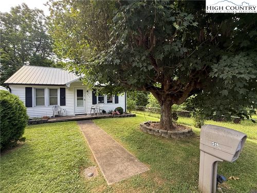 511 Ridgecrest Ave, West Jefferson, NC, 28694-9703 | Card Image